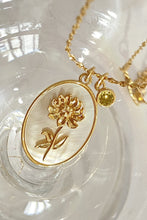 Load image into Gallery viewer, Flower Shell Pendant Copper Necklace
