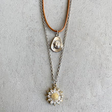 Load image into Gallery viewer, Sunflower Pendant Necklace Set
