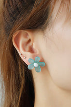 Load image into Gallery viewer, Flower Shape Resin Earrings
