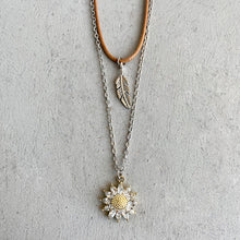 Load image into Gallery viewer, Sunflower Pendant Necklace Set
