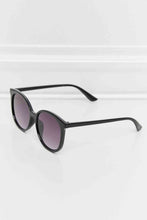 Load image into Gallery viewer, Polycarbonate Frame Full Rim Sunglasses
