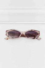 Load image into Gallery viewer, Polycarbonate Frame Wayfarer Sunglasses
